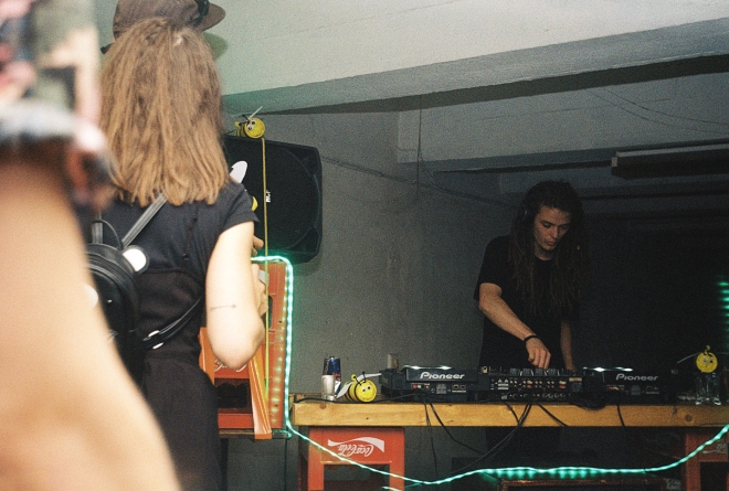 33 SOS x DUNGEON, Cofe de la Ostrava, Mycash